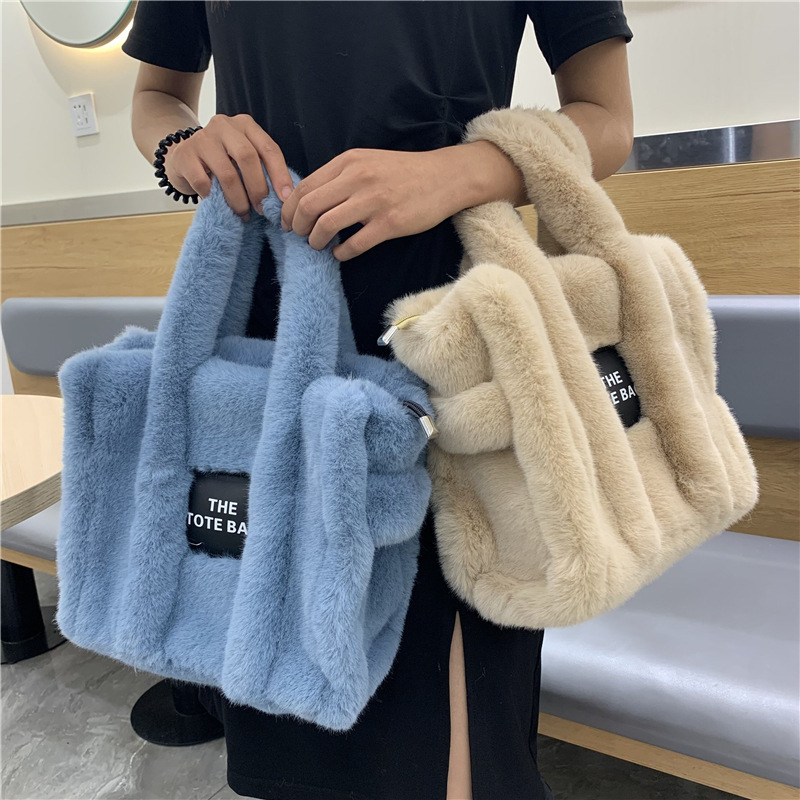 Women'S Tote Bags Designer - 冬の女性のフェイクファーぬいぐるみトートバッグレトロ大容量ハンドバッグシンプルなショルダーデザイナー女性黒ハンドバッグ