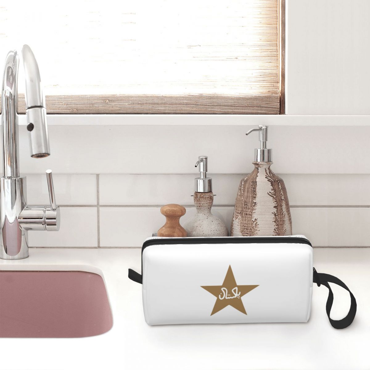 パキスタンクリケット選手アシフ・アリ 45 メイクアップバッ - Women Bags In Pakistan のレビューと価格
