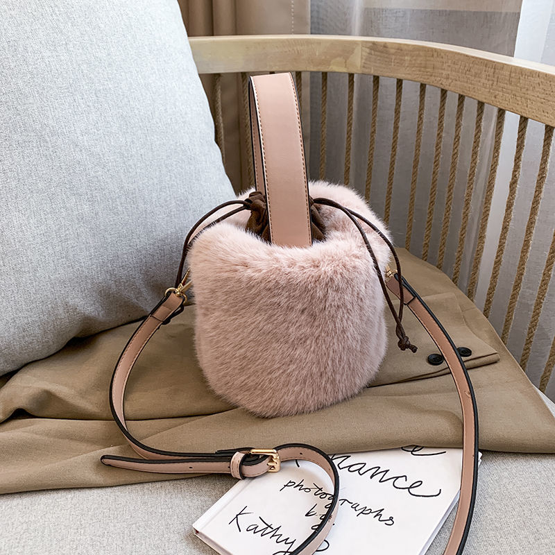 女性のフェイクファーバケットバッグ,大容量,暖かい,シングル - Women Bags Max のレビューと価格