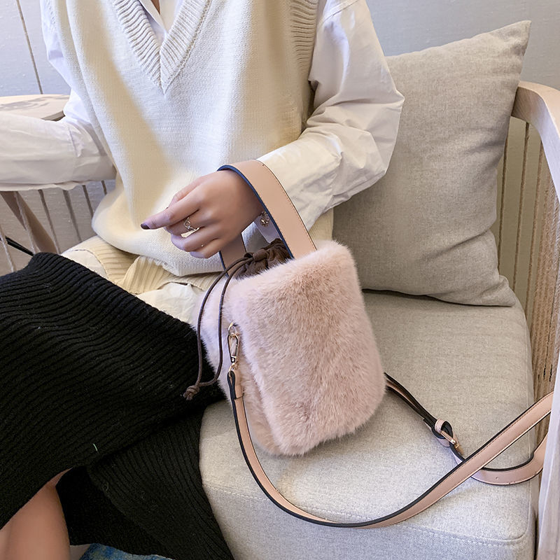 女性のフェイクファーバケットバッグ,大容量,暖かい,シングル - Women Bags Max のレビューと価格